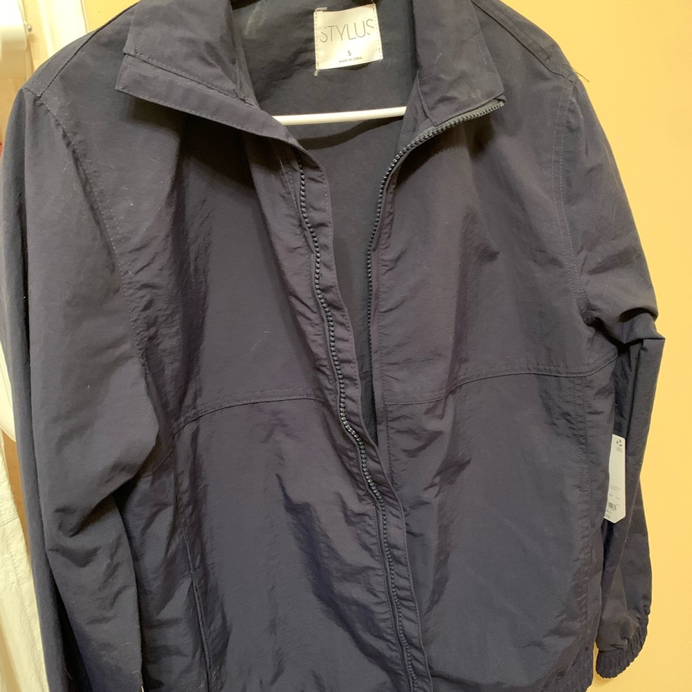 Stylus Navy blue zippered windbreaker, Mens sm - but look unisex